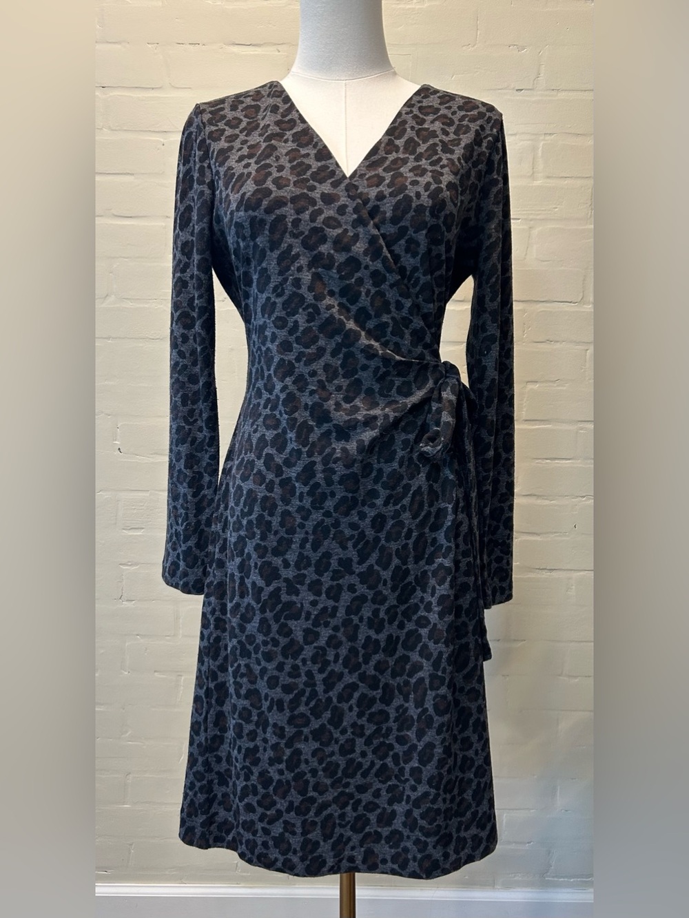 Ann Taylor Gray Leopard Print Faux Wrap Midi Knit Dress Sz M Classic Officecore